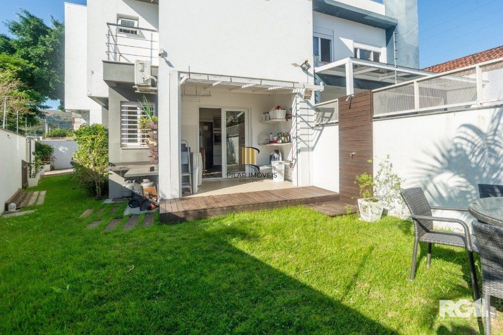 Casa, totalmente mobiliada, 3 dormitórios, 1 uma suíte com closet e sacada