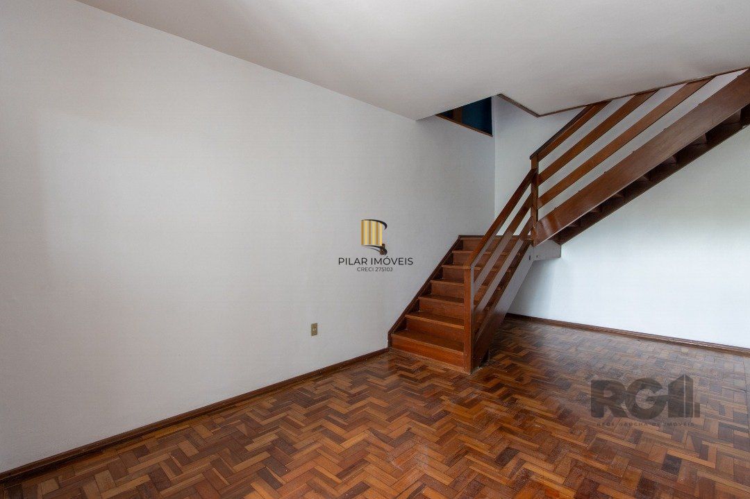 Casa 4 dormitórios no bairro Nonoai