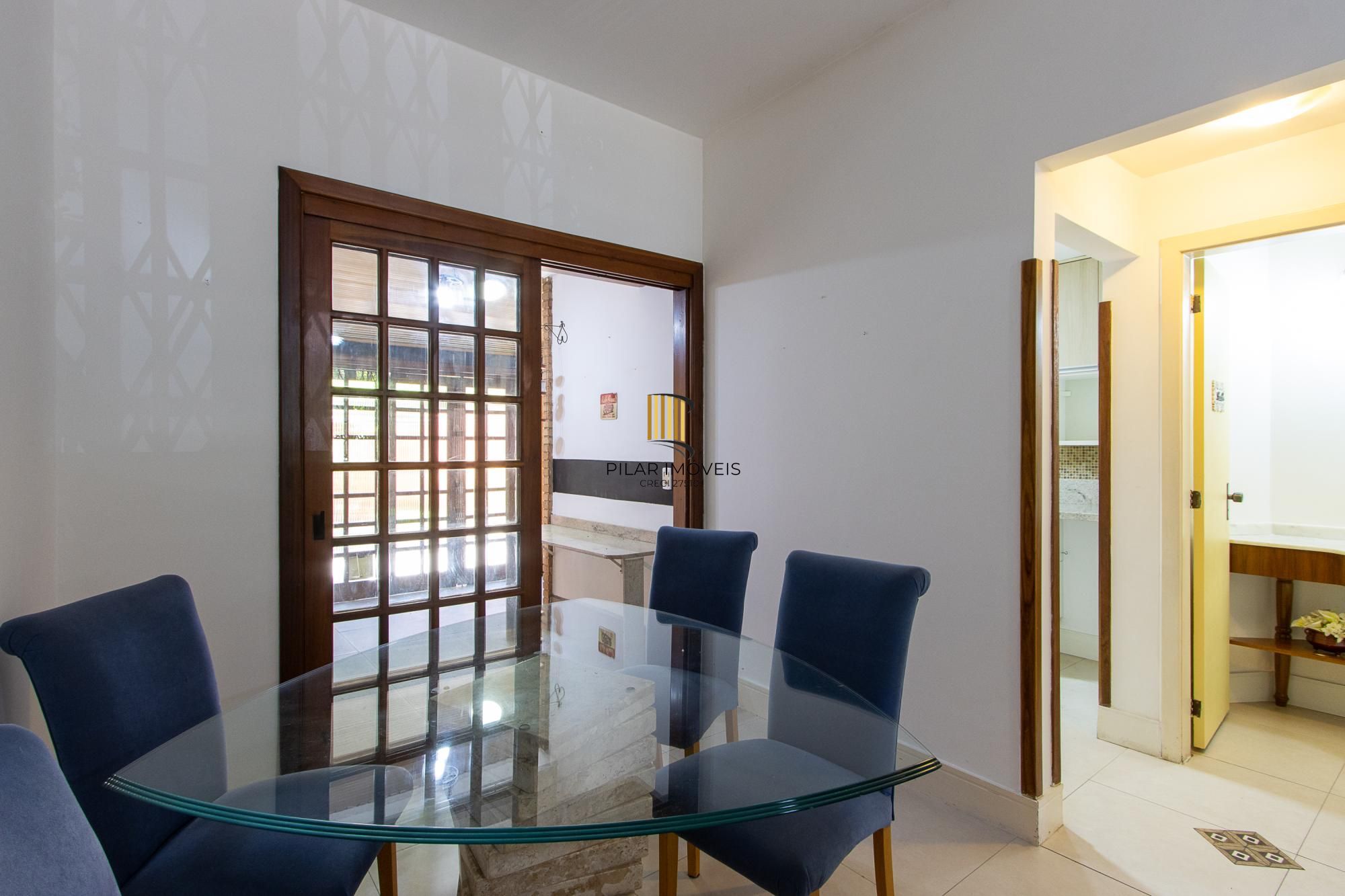 Casa em condomínio, 2 dormitórios, 1 vaga escriturada - Bairro Cavalhada