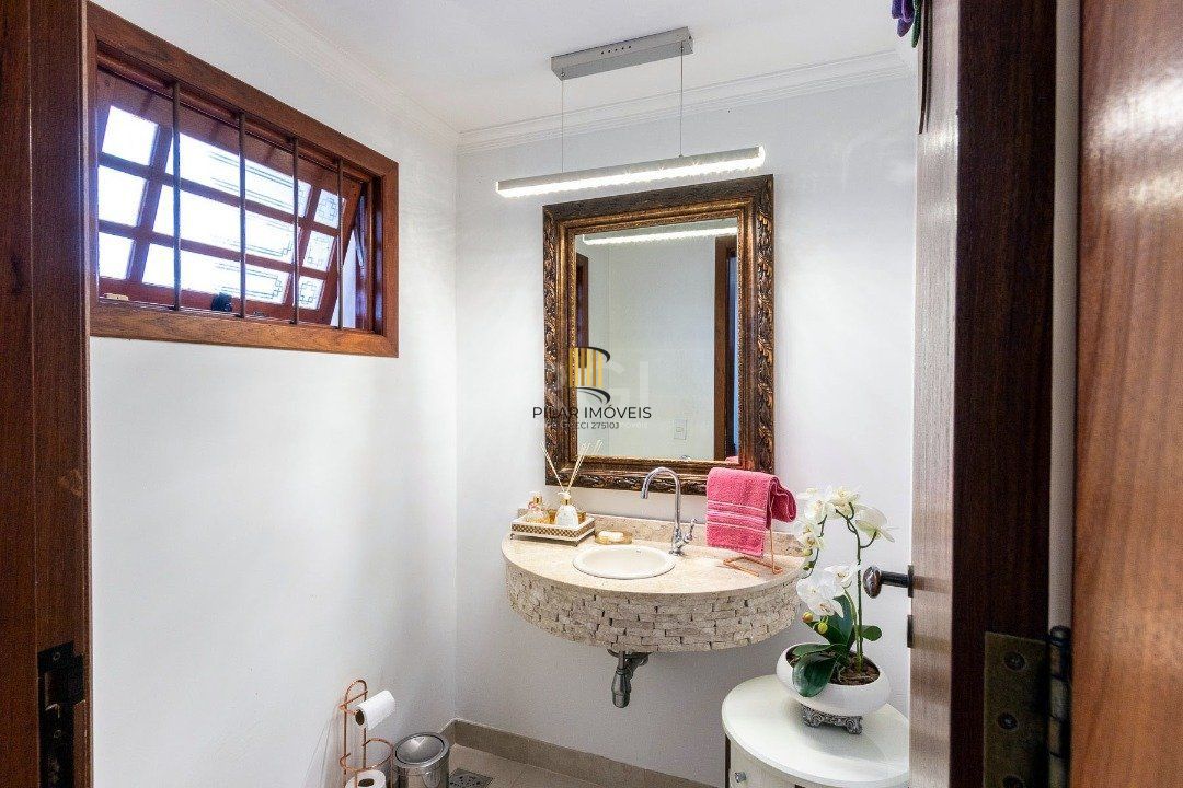 Casa para Venda - 293.76m², 3 dormitórios, sendo 1 suites, 6 vagas - Guarujá