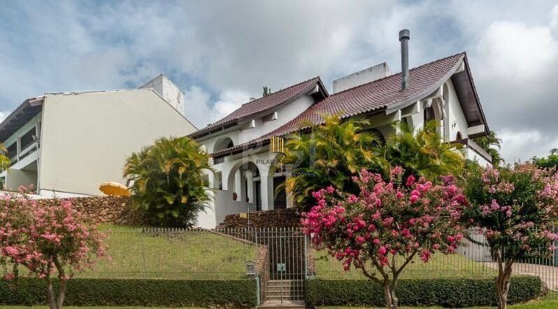 Casa para Venda - 456m², 3 dormitórios, sendo 2 suites, 2 vagas - Vila Assunção
