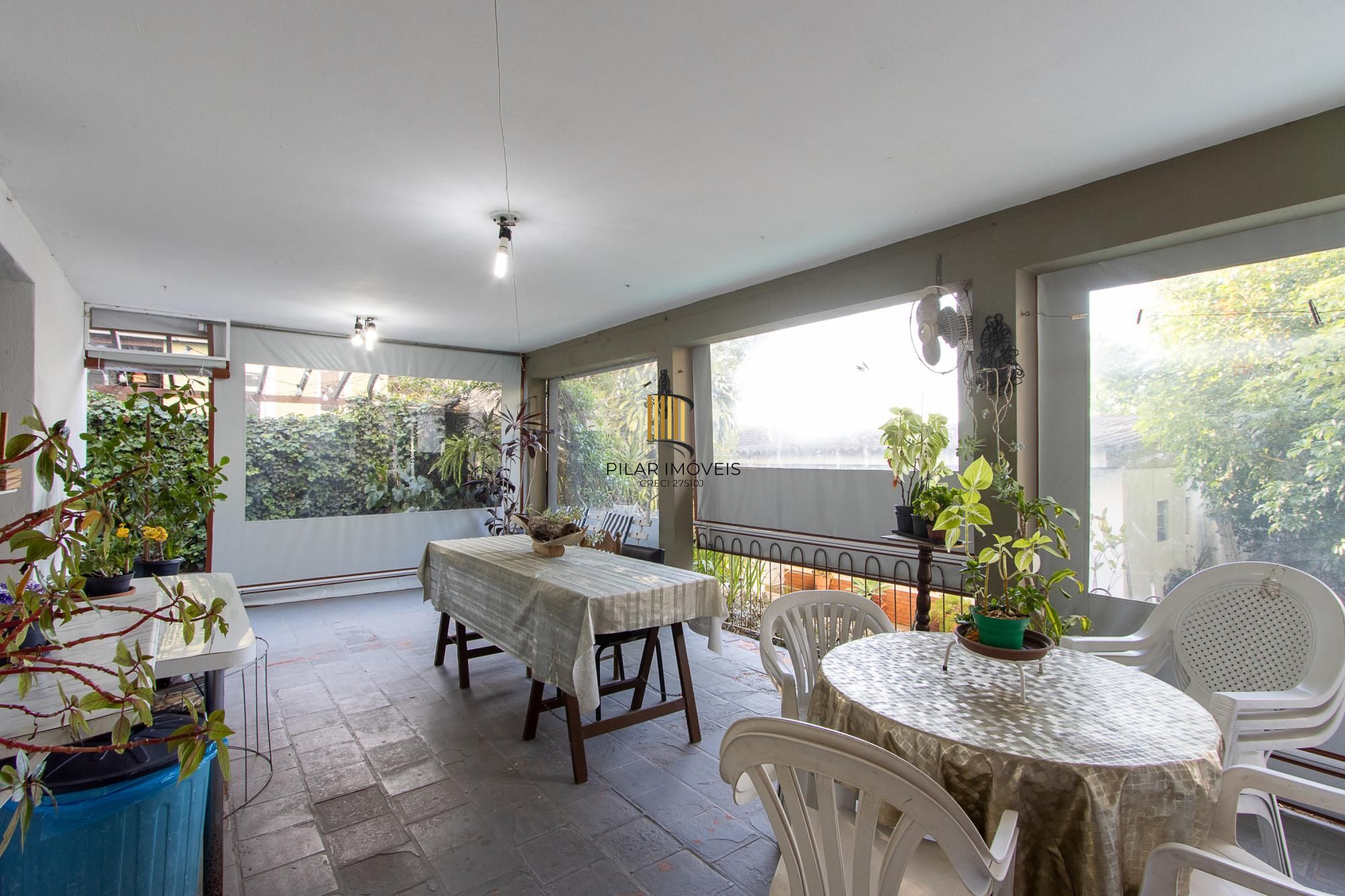 **Casa de 05 dormitórios, 03 suítes, 06 Banheiros, com 315,10m² privativos na Vila Conceição, Porto Alegre, RS**