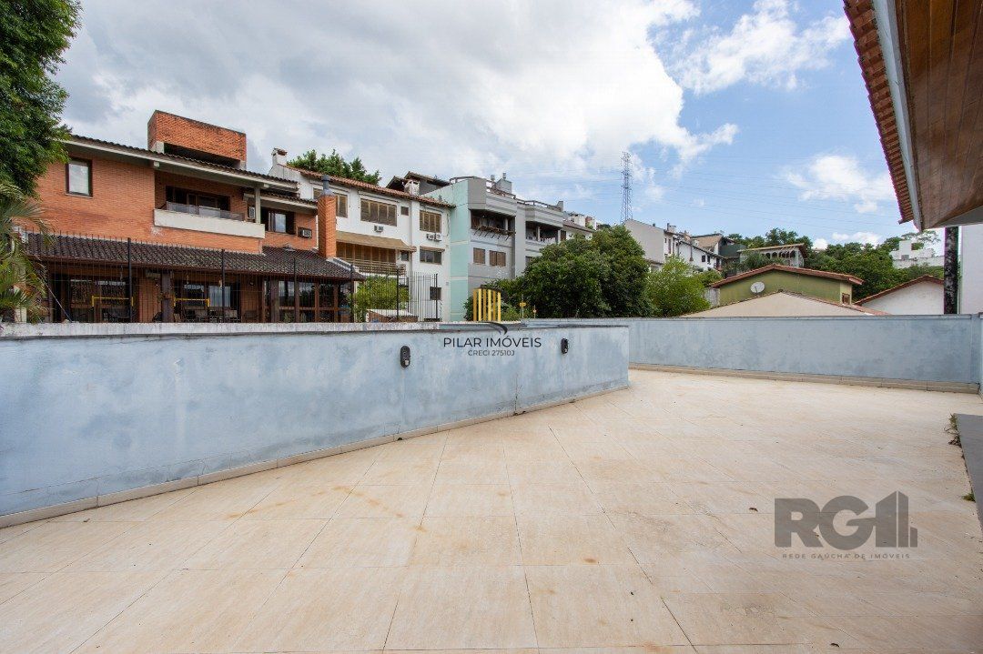 Casa 4 dormitórios no bairro Nonoai