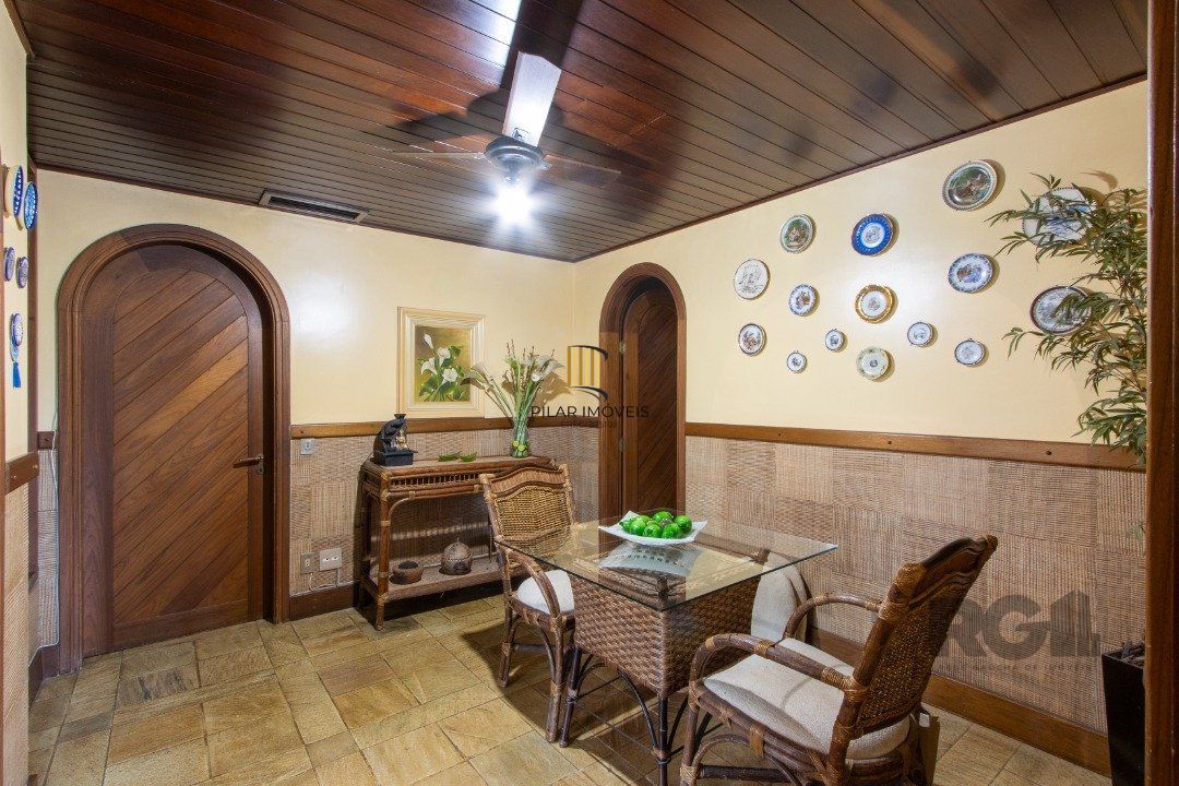 Casa para Venda - 645m², 4 dormitórios, sendo 4 suites, 11 vagas - Tristeza