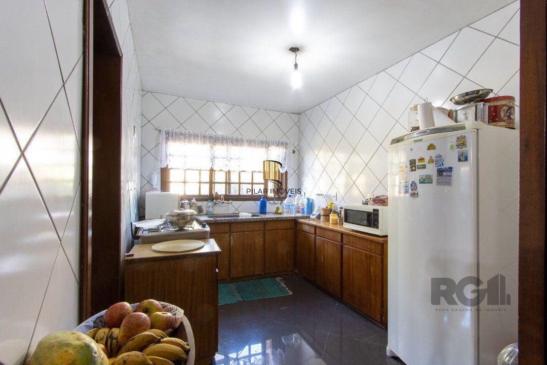 Casa para Venda - 300m², 3 dormitórios, sendo 1 suites, 4 vagas - Tristeza