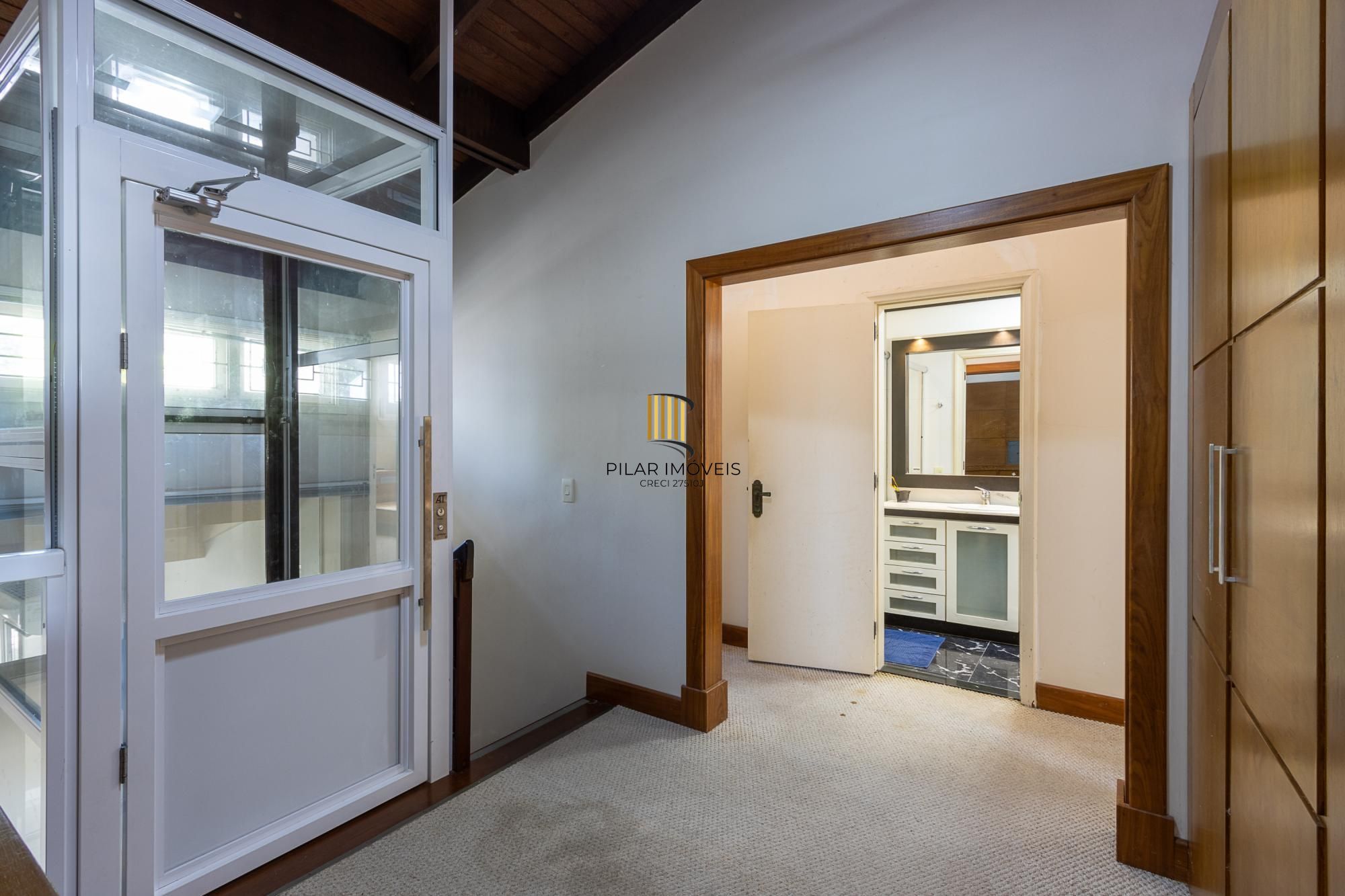 Residência em endereço nobre na Vila Assunção, com vista privilegiada para o Guaíba e clubes náuticos!