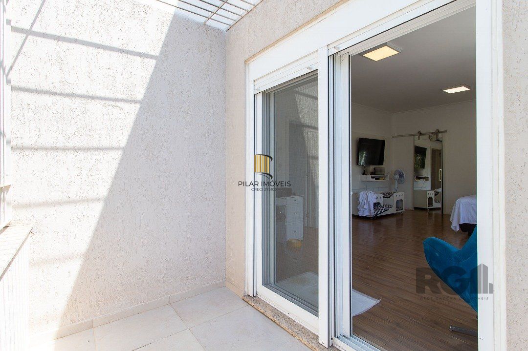 Apartamento com uma cobertura horizontal com 329,10 m² privativos com suíte