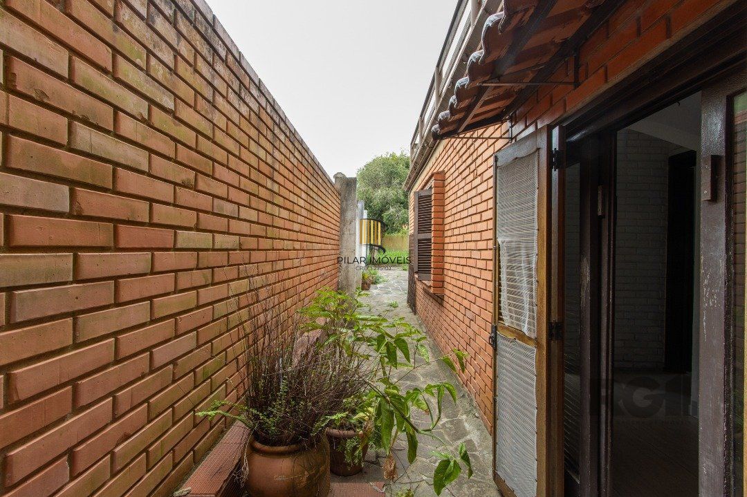 Casa para Venda - 205.5m², 3 dormitórios, sendo 2 suites, 3 vagas - Vila Nova