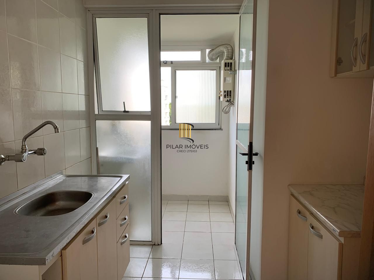 APARTAMENTO COM 2 DORMITORIOS,  1 VAGA COBERTA E ELEVADOR.