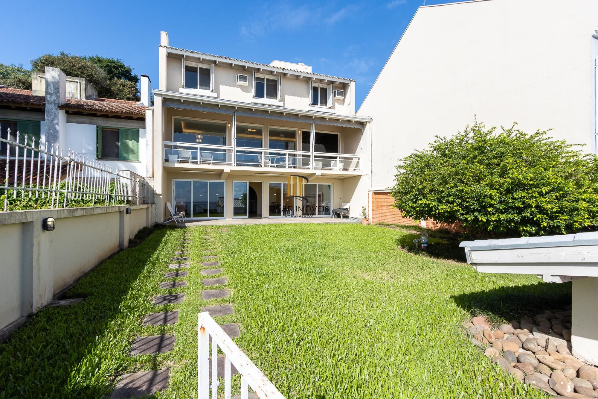 Residência em endereço nobre na Vila Assunção, com vista privilegiada para o Guaíba e clubes náuticos!