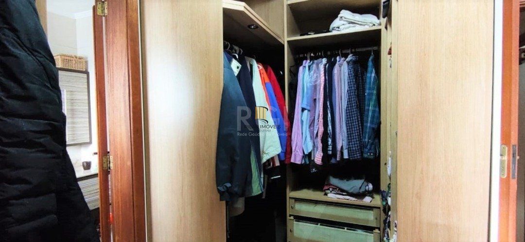Casa para Venda - 179m², 3 dormitórios, sendo 1 suites, 5 vagas - Hípica