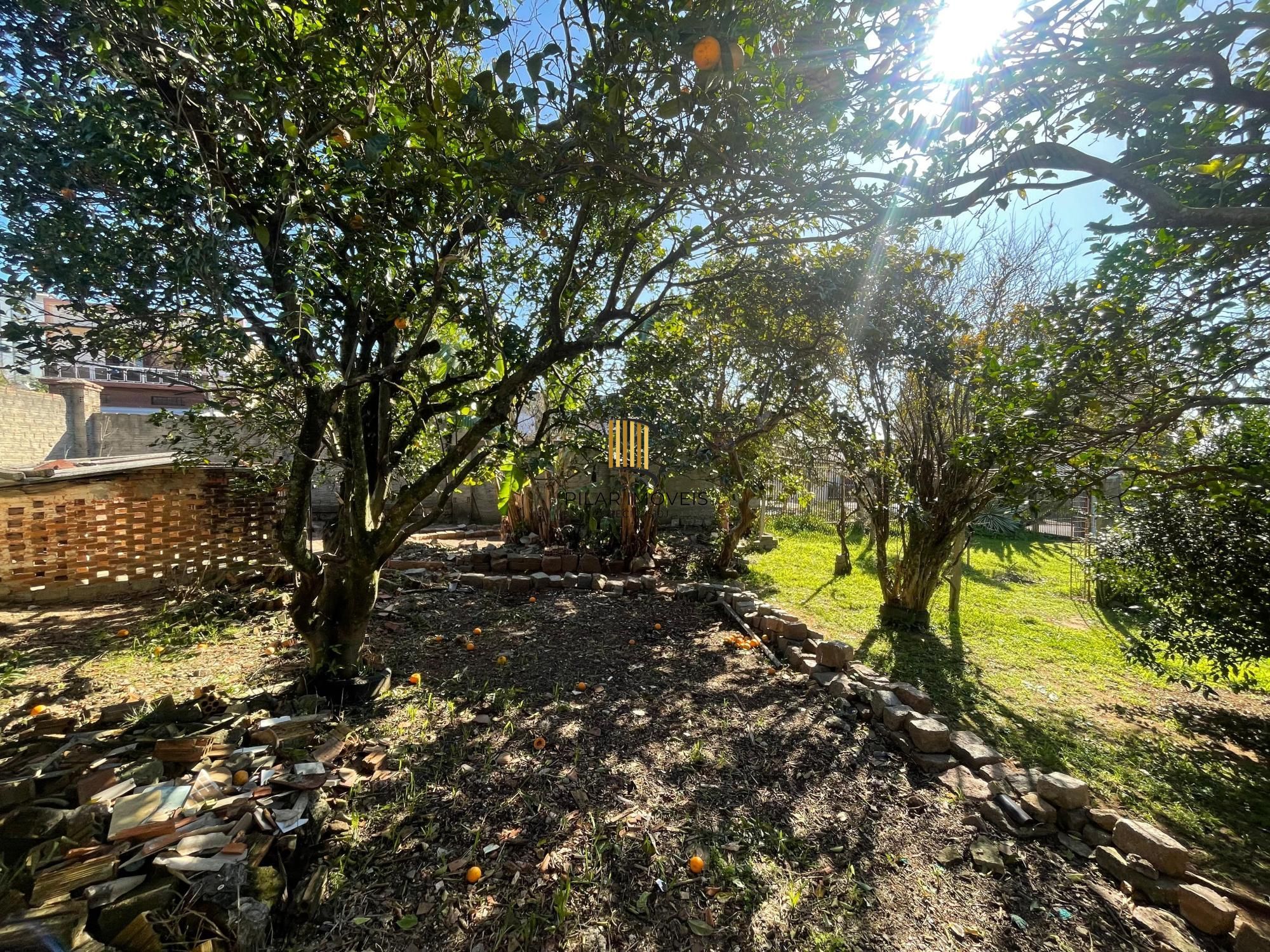 Terreno de esquina, com 429m², está situado no coração do bairro Medianeira