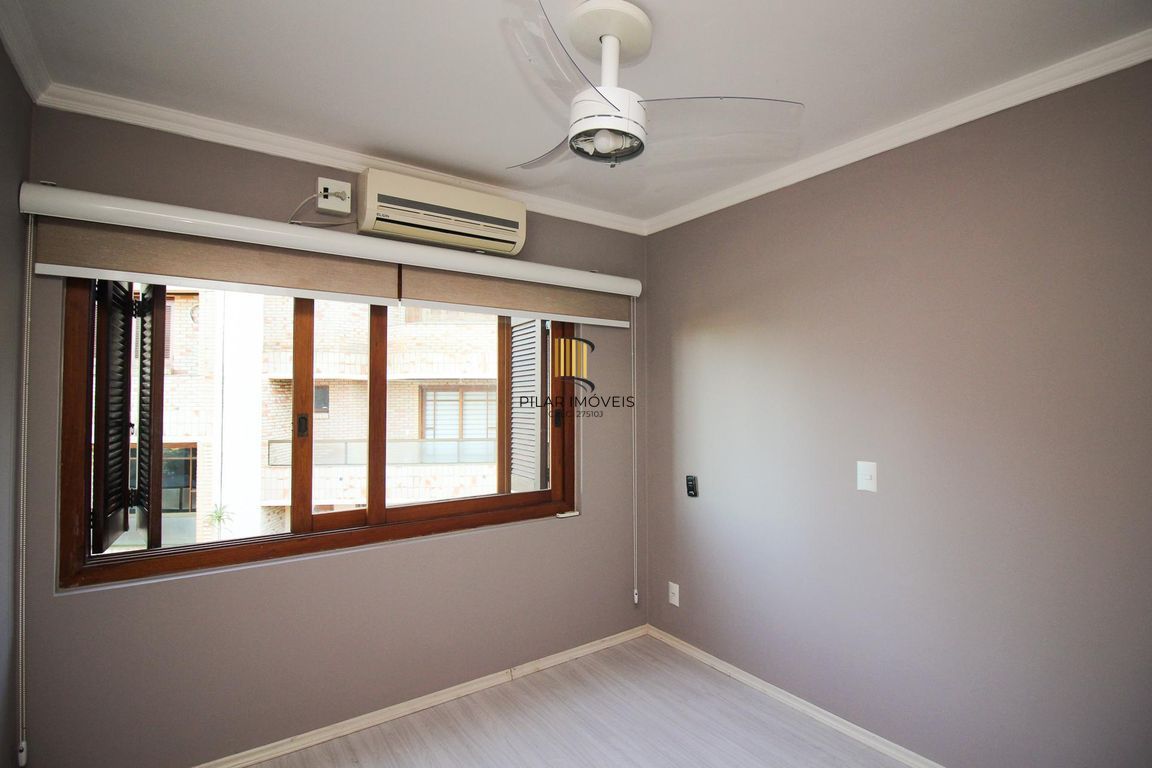 Apartamento de 2 dormitórios, 1 suíte, closet e 2 vagas de garagem .