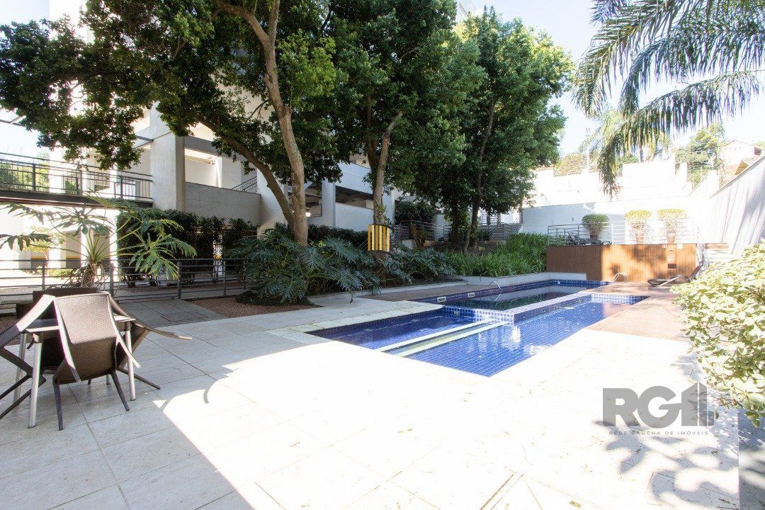 Apartamento semi-mobiliado, com área privada de 50,95 M2