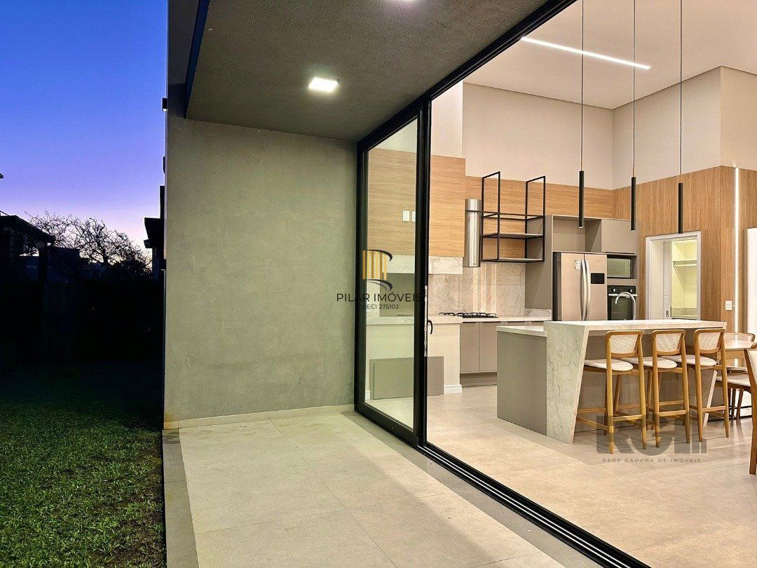 Casa de Condomínio 4 dormitórios no bairro Atlântida Sul