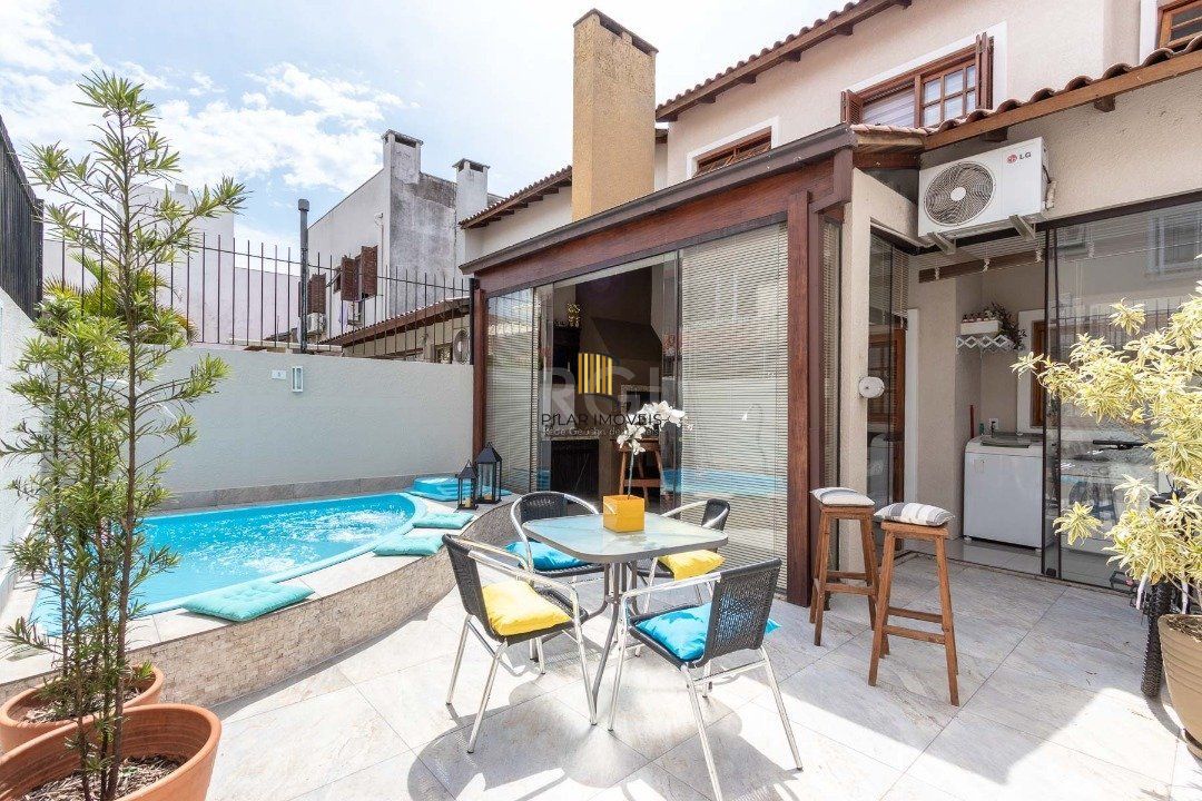 Casa Condominio para Venda - 139m², 2 dormitórios, sendo 2 suites, 1 vaga - Hípica