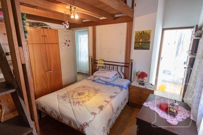 Sobrado para Venda - 241m², 4 dormitórios, sendo 1 suites, 1 vaga - Camaquã
