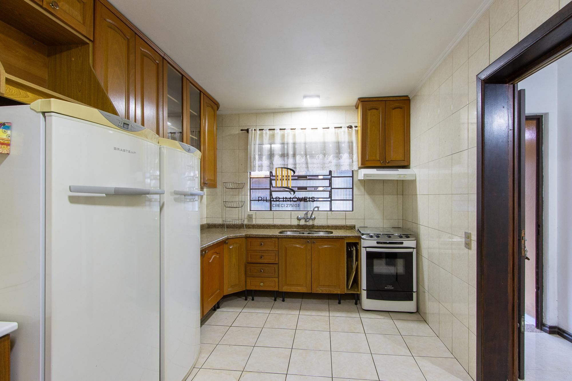 Casa 4 dormitórios no bairro Vila Nova