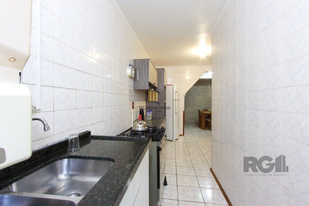 Casa 04 dormitórios, 02 suítes, living 02 ambientes