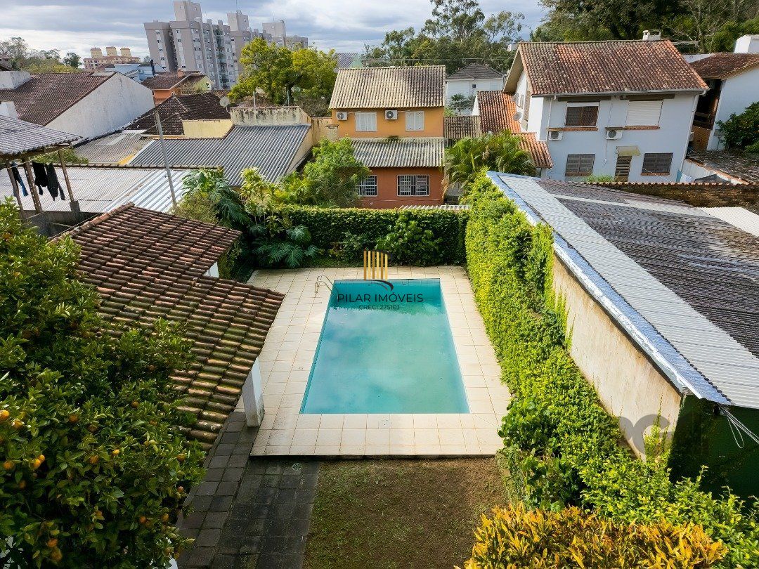 Casa 4 dormitórios no bairro Teresópolis