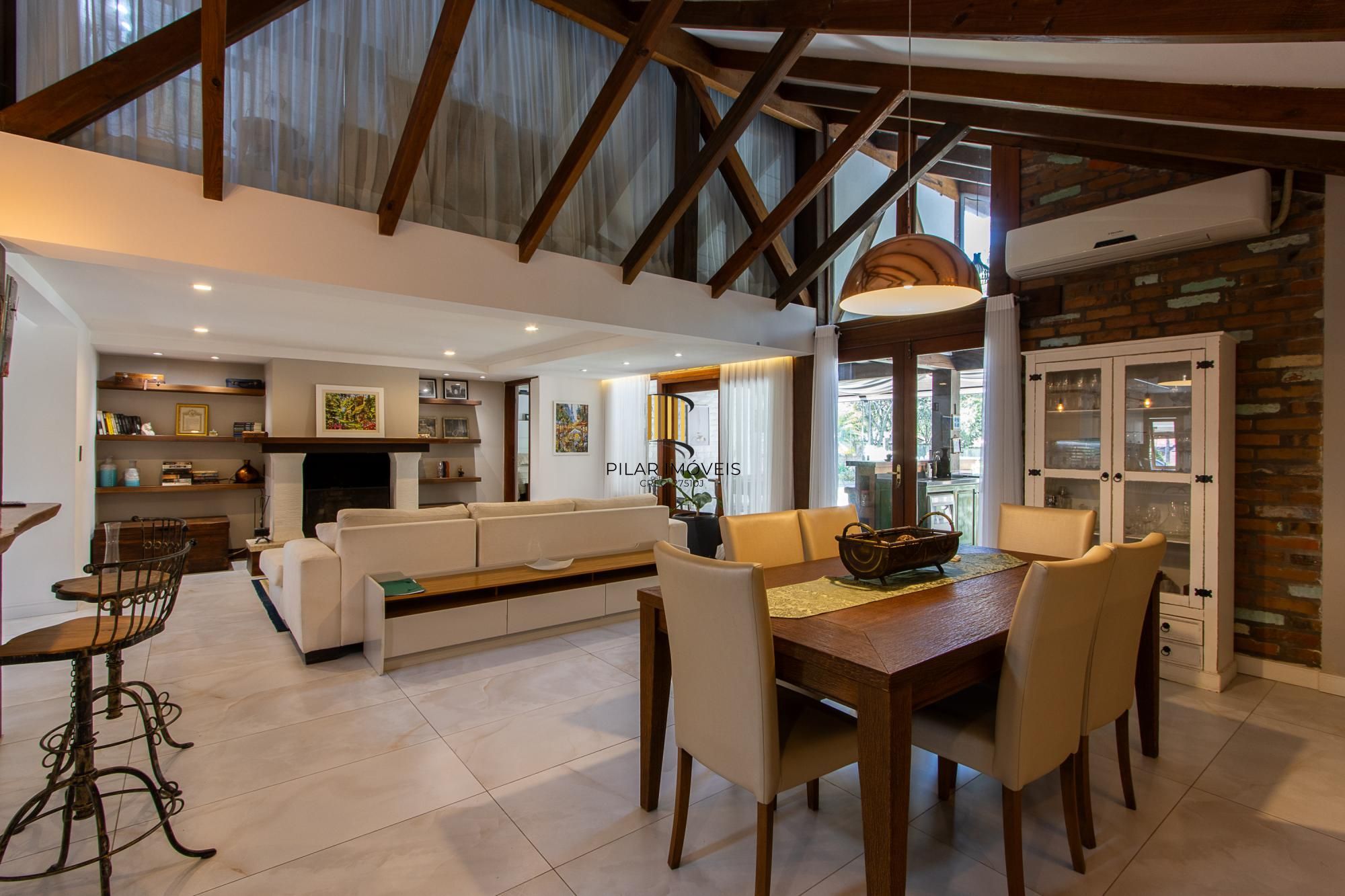 Casa 4 suites no Terra Ville, com home office, estar íntimo, 4 vagas e piscina.