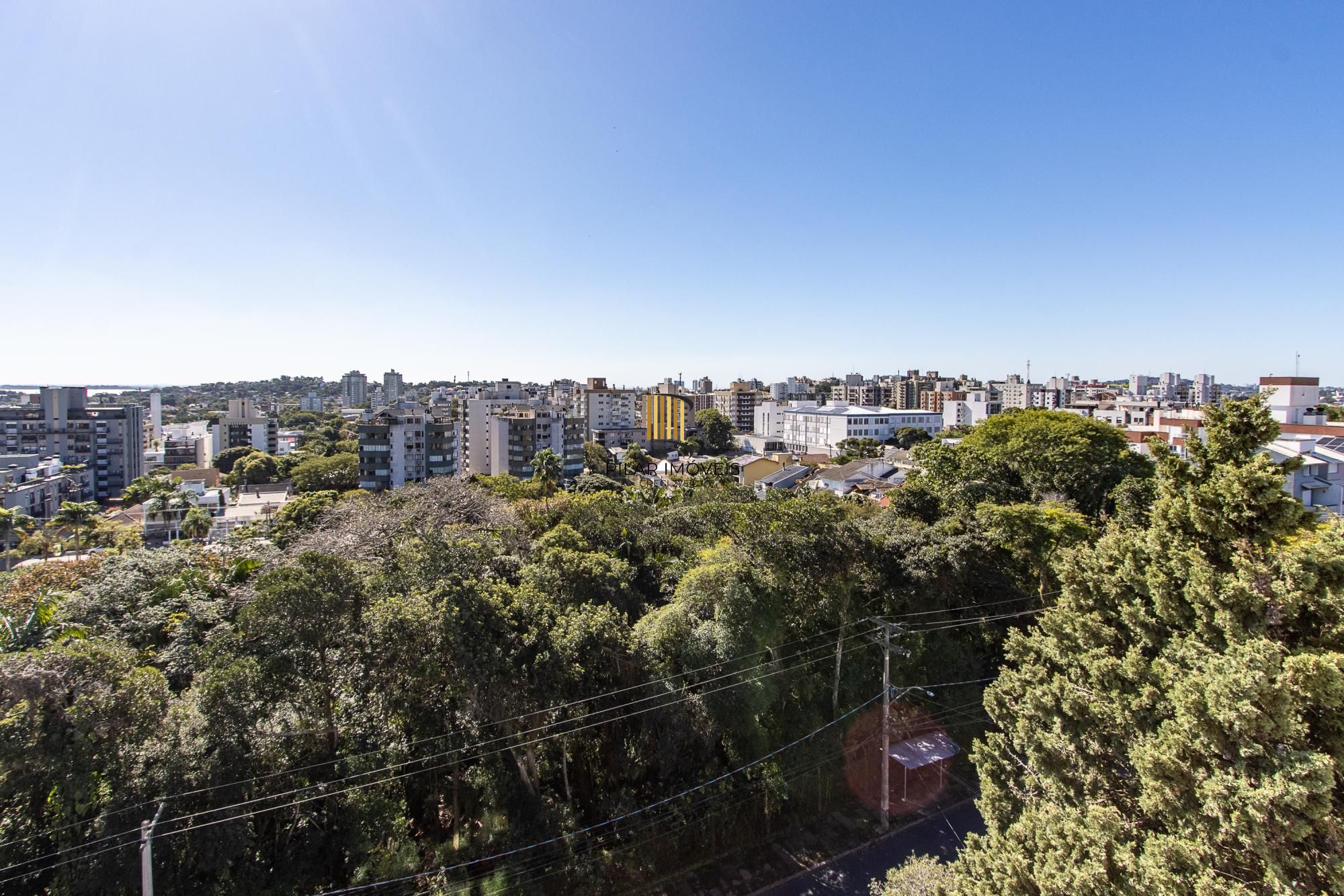 Apartamento de 2 dormitórios, 1 suíte e 2 vagas de garagem no bairro Tristeza.