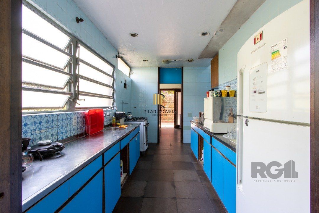 Casa com 724 m² privativos, 4 dormitórios sendo 4 suítes, 6 vagas sendo 3 cobertas