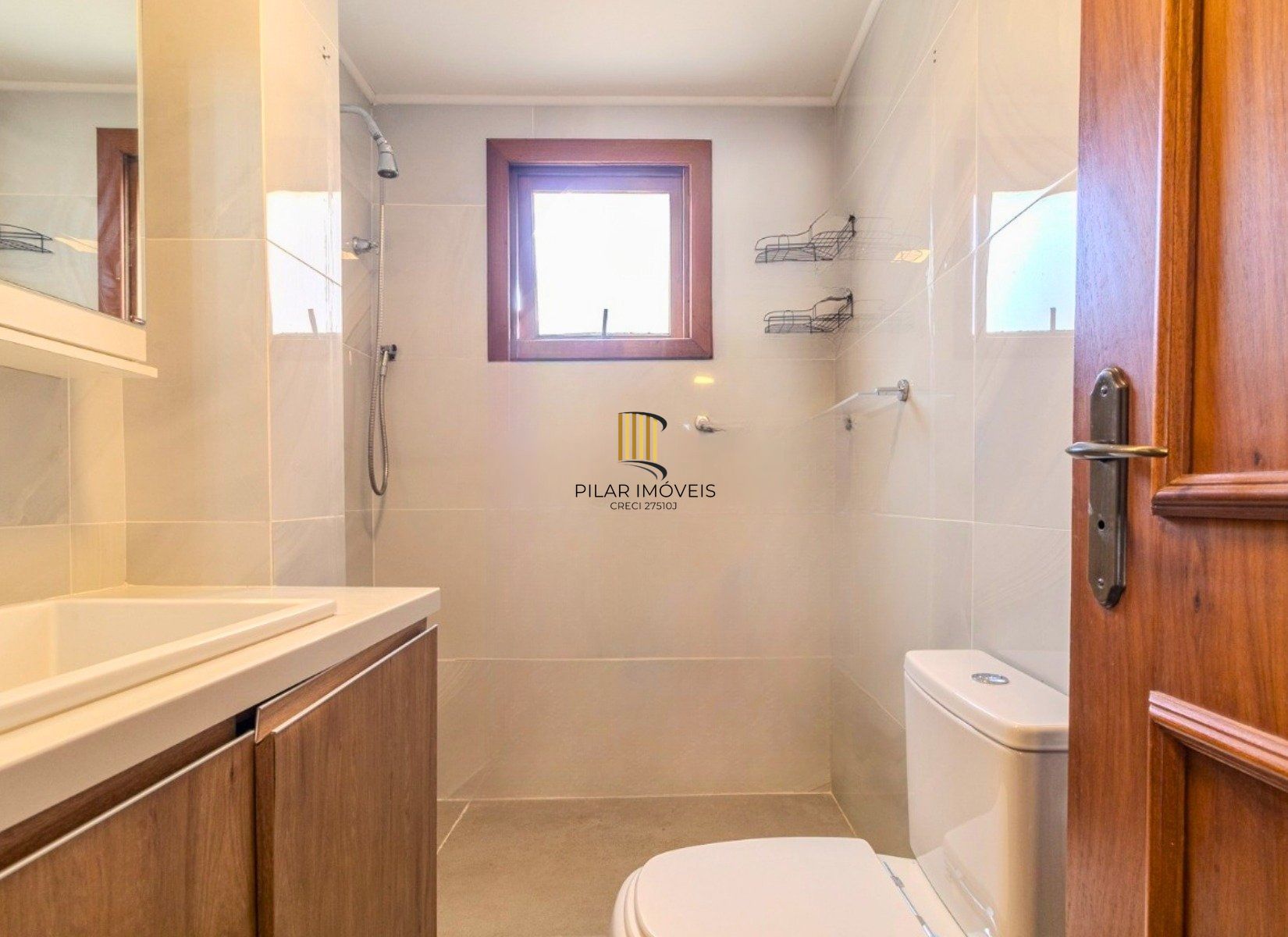 Apartamento com 114.02m², 3 dorm, Petrópolis com lareira e churrasqueira