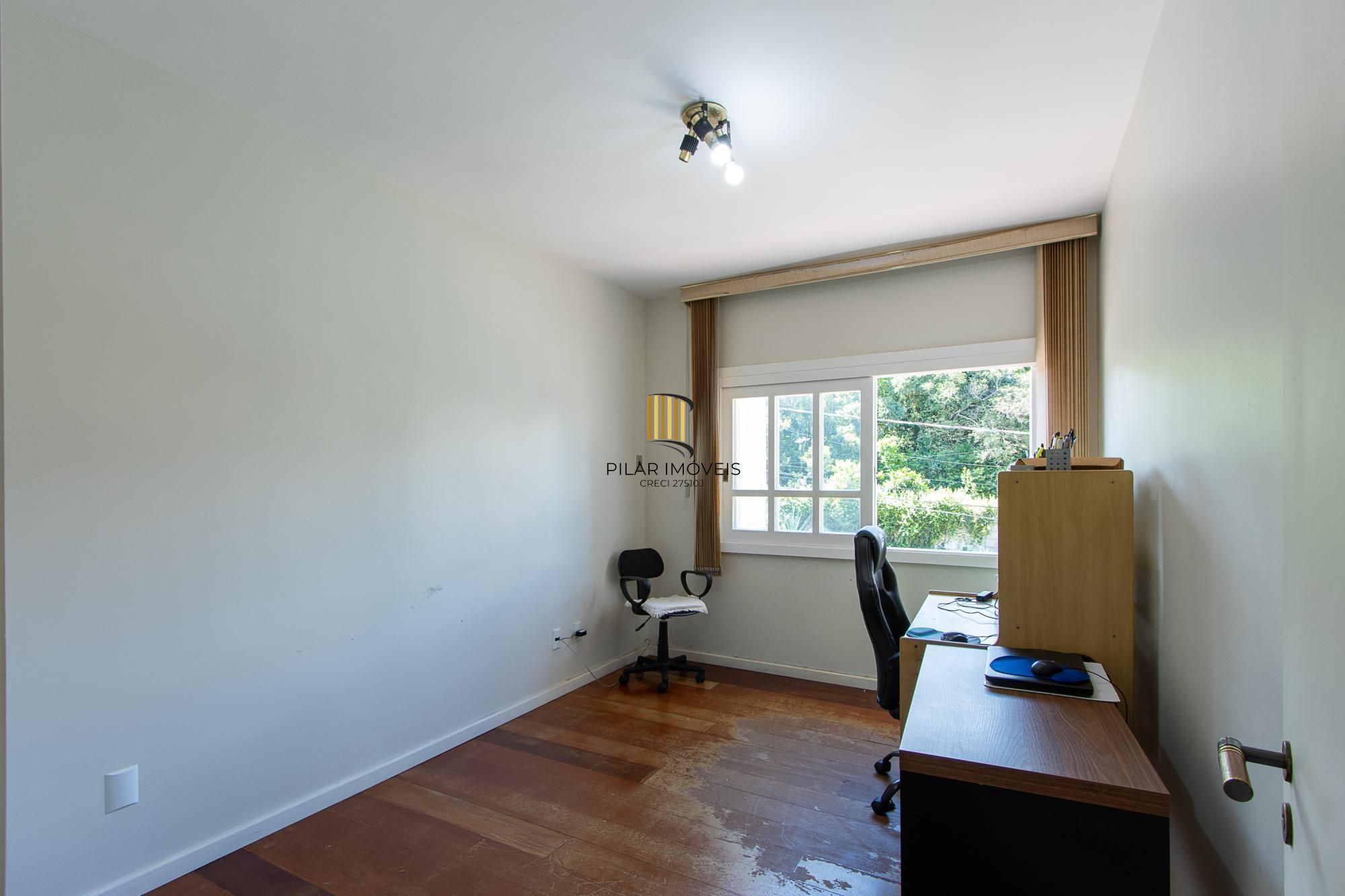 Casa 4 dormitórios no bairro Cristal