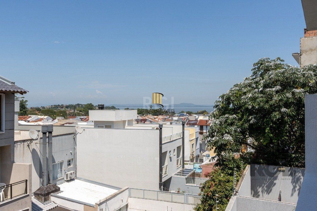 Casa 3 dormitórios no bairro Guarujá