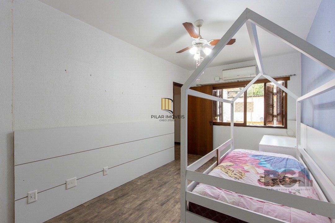 Casa 4 dormitórios no bairro Azenha
