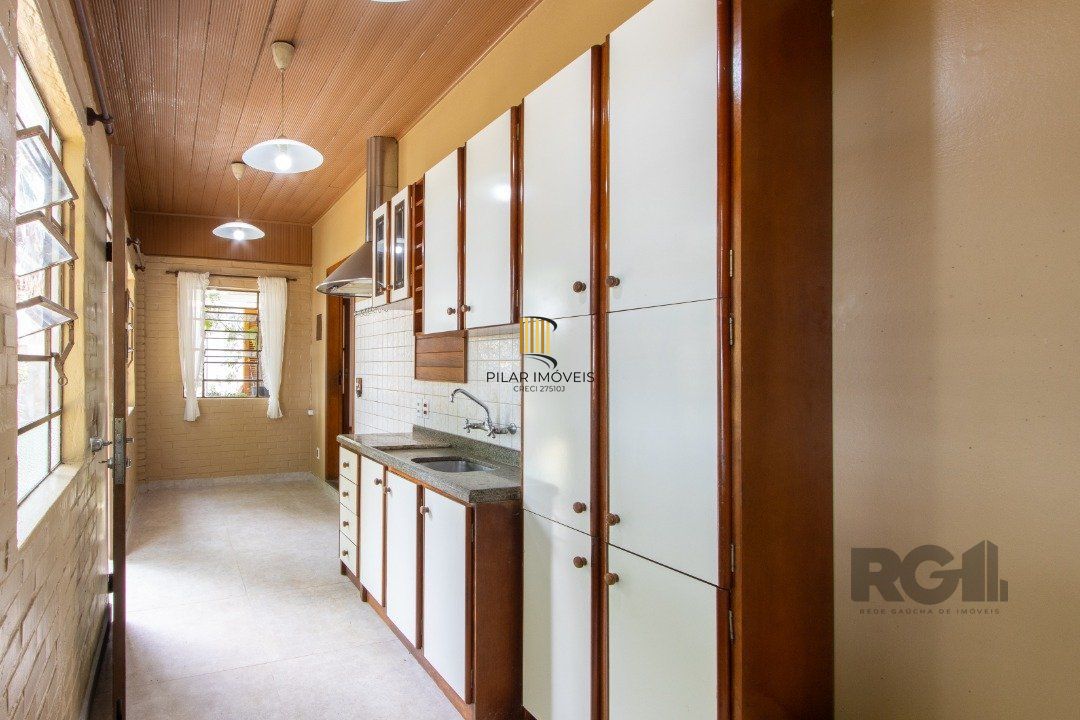 Casa 4 dormitórios no bairro Espírito Santo