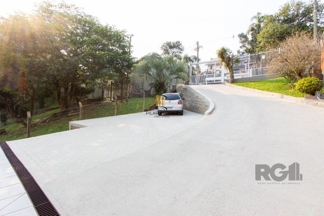 Casa para Venda - 220m², 3 dormitórios, sendo 2 suites, 5 vagas - Espirito Santo