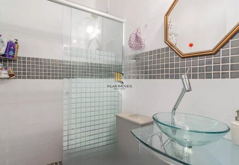 Linda casa com 3 dormitórios, sendo 1 Suíte, Sala Ampla no Condomínio de Ótima Localização