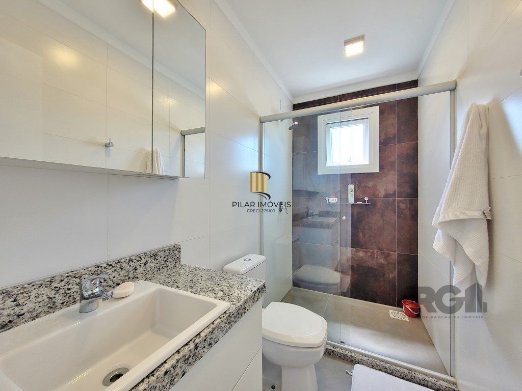 Excelente Sobrado de esquina,  com vista para o lago,  próximo ao clube social, no Condomínio Acqualina Beach,  localizado na praia de Maristela , em Xangri-La,.  Possui 4 dormitórios, sendo 3 suítes,