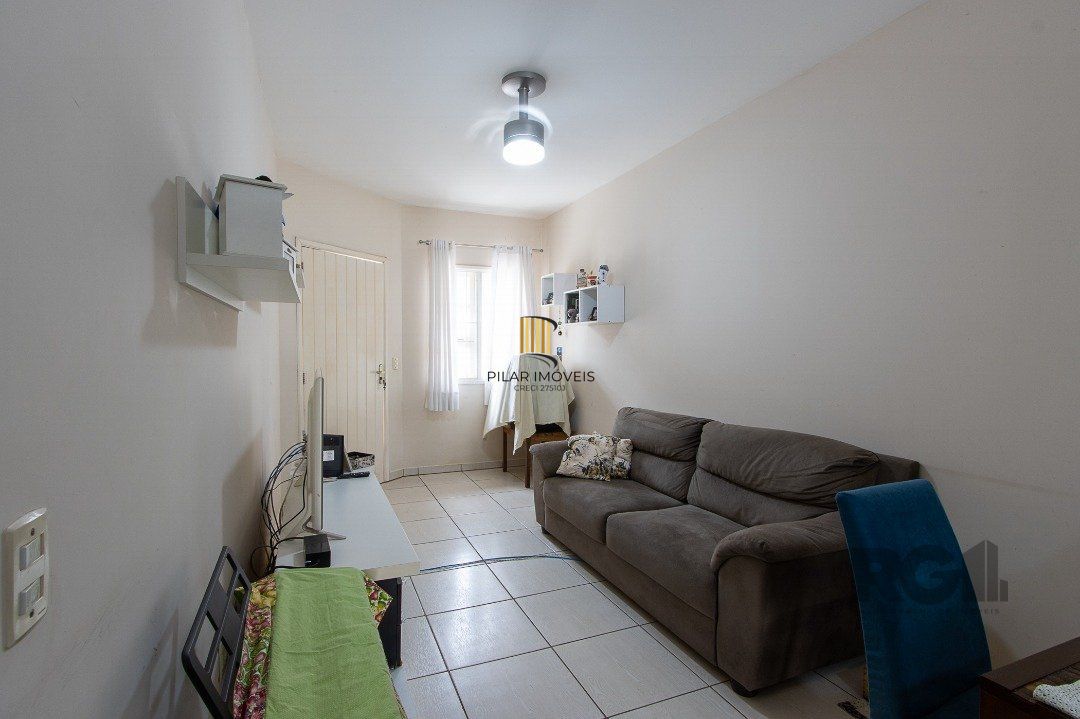 Casa 2 dormitórios no bairro Hípica