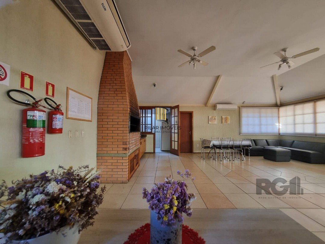 Casa de Condomínio 3 dormitórios no bairro Camaquã