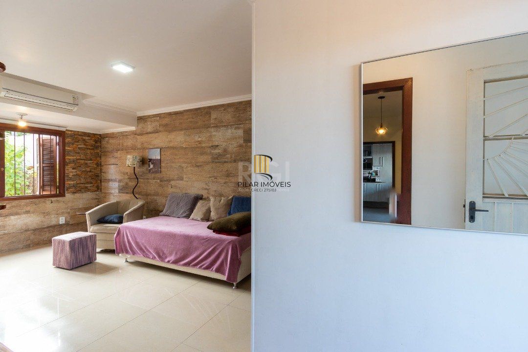 Casa para Venda - 300m², 5 dormitórios, 2 vagas - Cavalhada