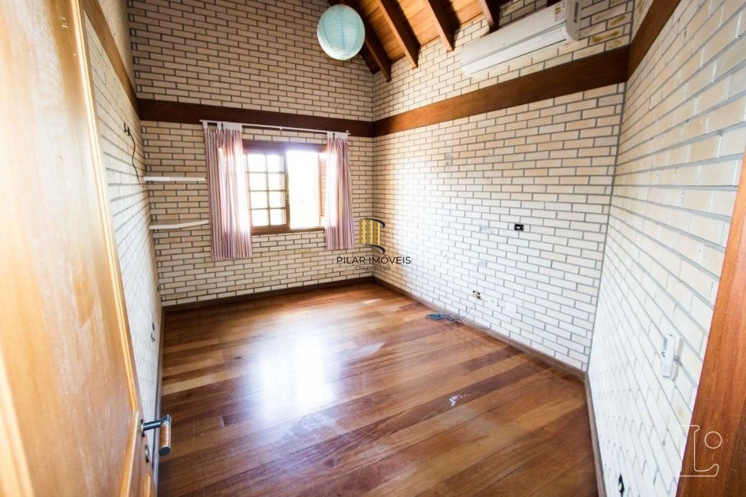 Sobrado à venda com  3 quartos, 1 suite, 4 vagas de garagem - Vila Conceição