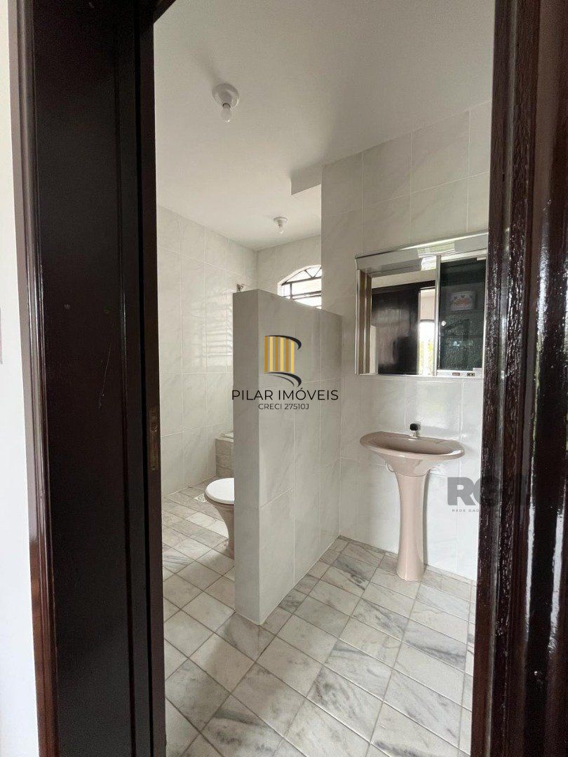 Casa 3 dormitórios no bairro Restinga