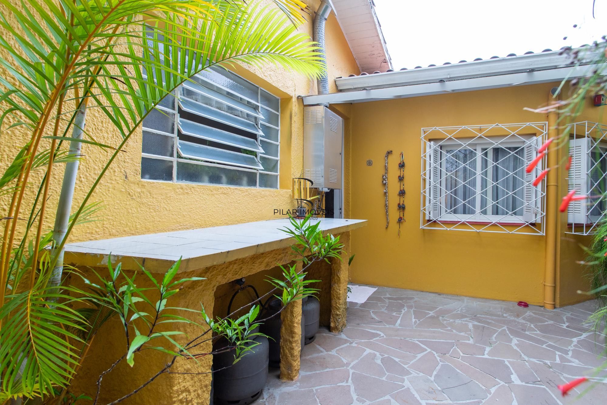 Casa 5 dormitórios no bairro Vila Assunção