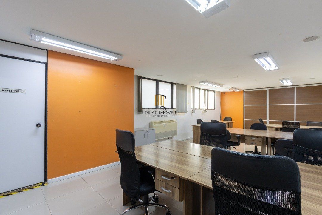 Sala em andar inteiro com 141,77 m2 privativos