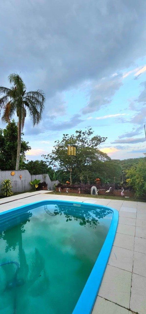 Casa para Venda - 350m², 5 dormitórios, sendo 1 suite, 6vagas - Cristal