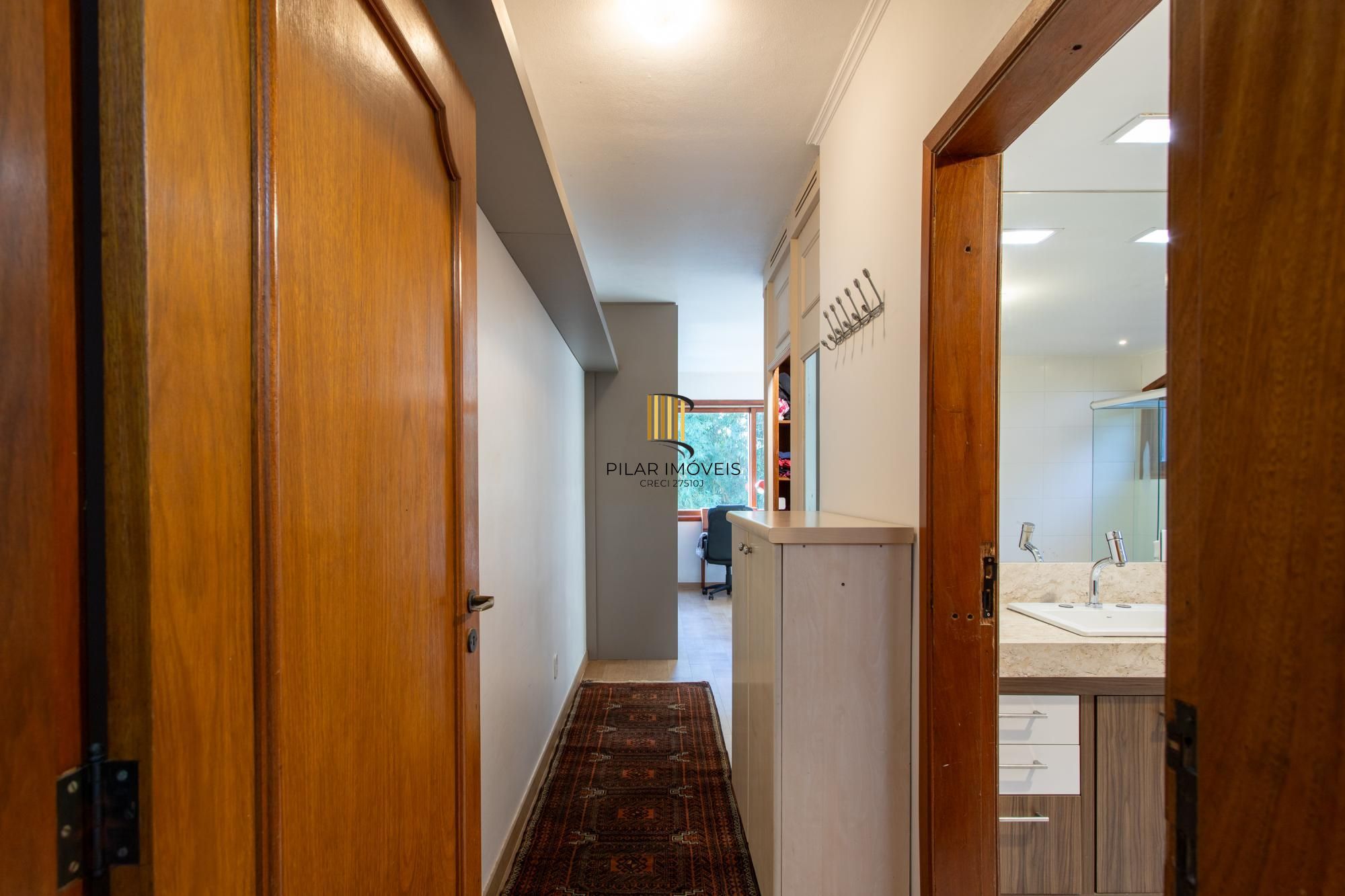 Casa em Condomínio à venda com 5 dormitórios, 565m² e 4 vagas no Condominio Jardim do Sol, Zona Sul de Porto Alegre