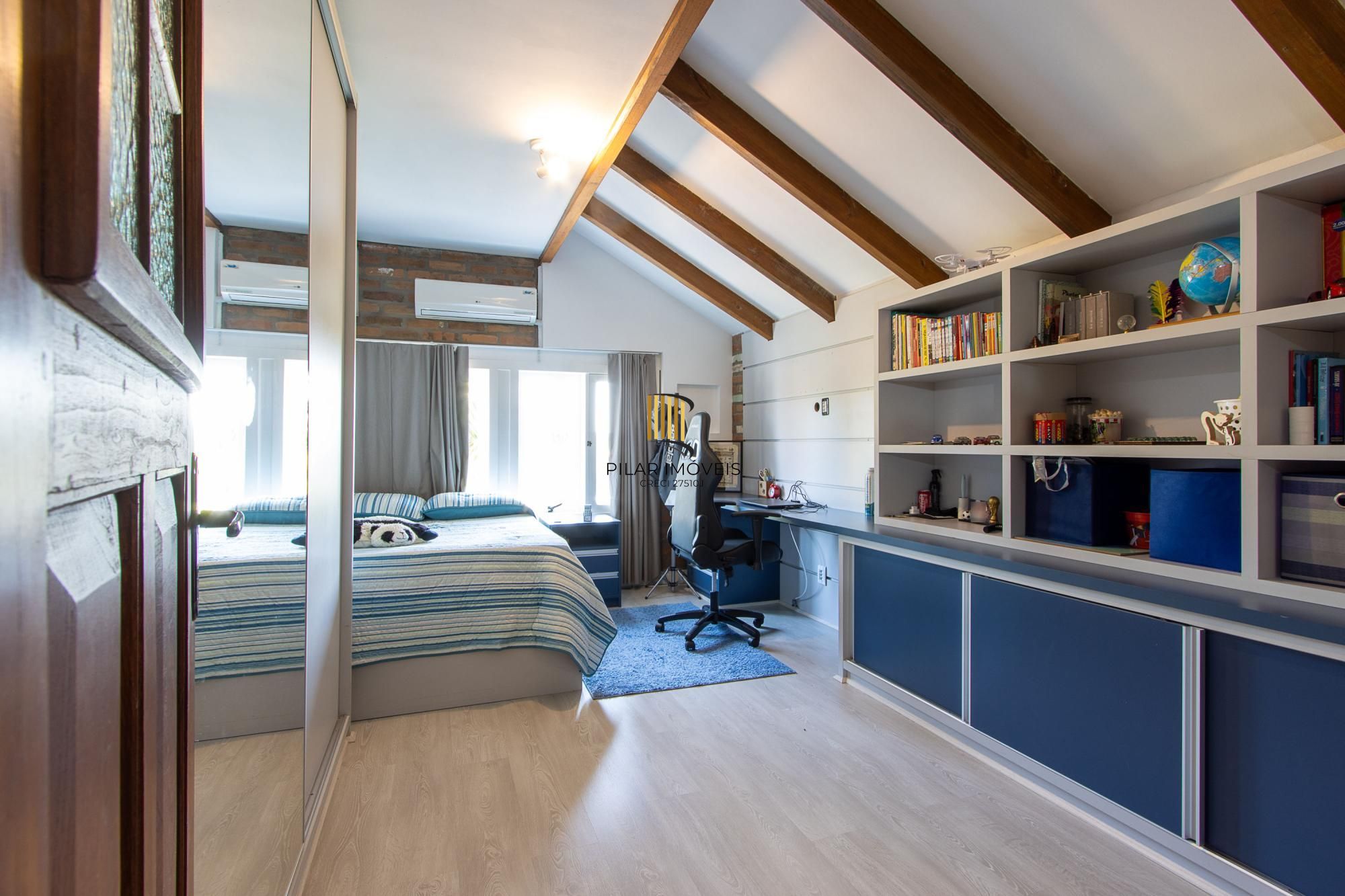 Casa 4 suites no Terra Ville, com home office, estar íntimo, 4 vagas e piscina.