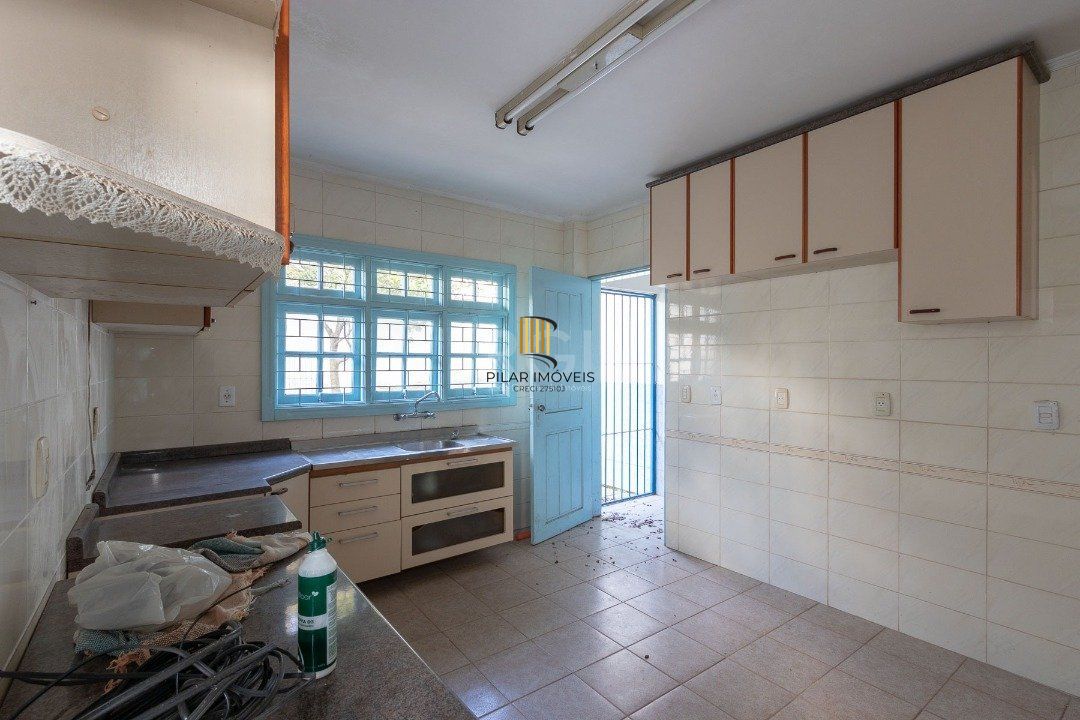 Casa com piscina em localização nobre no bairro Tristeza com vista para Rio Guaíba.
