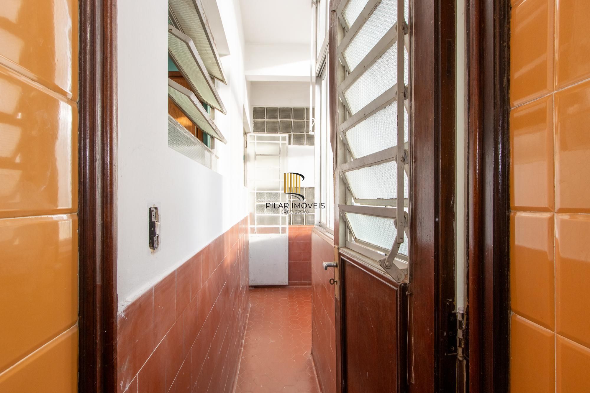 Apartamento para Venda - 238m², 3 dormitórios, sendo 1 suites, 1 vaga - Floresta