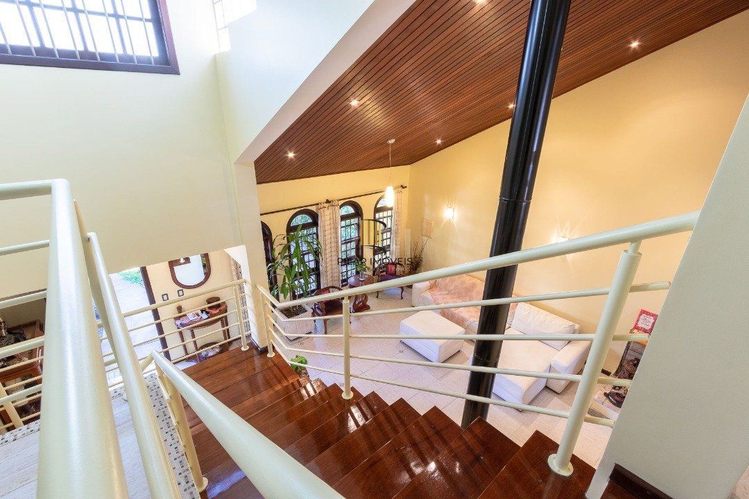 Casa para Venda - 308.25m², 3 dormitórios, sendo 1 suites, 5 vagas - Cristal