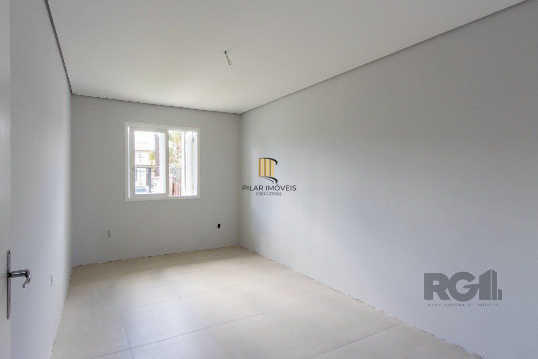 Casa  no Bairro Hípica, 100% reformada, 2 dormitórios, 1 vaga de garagem.
