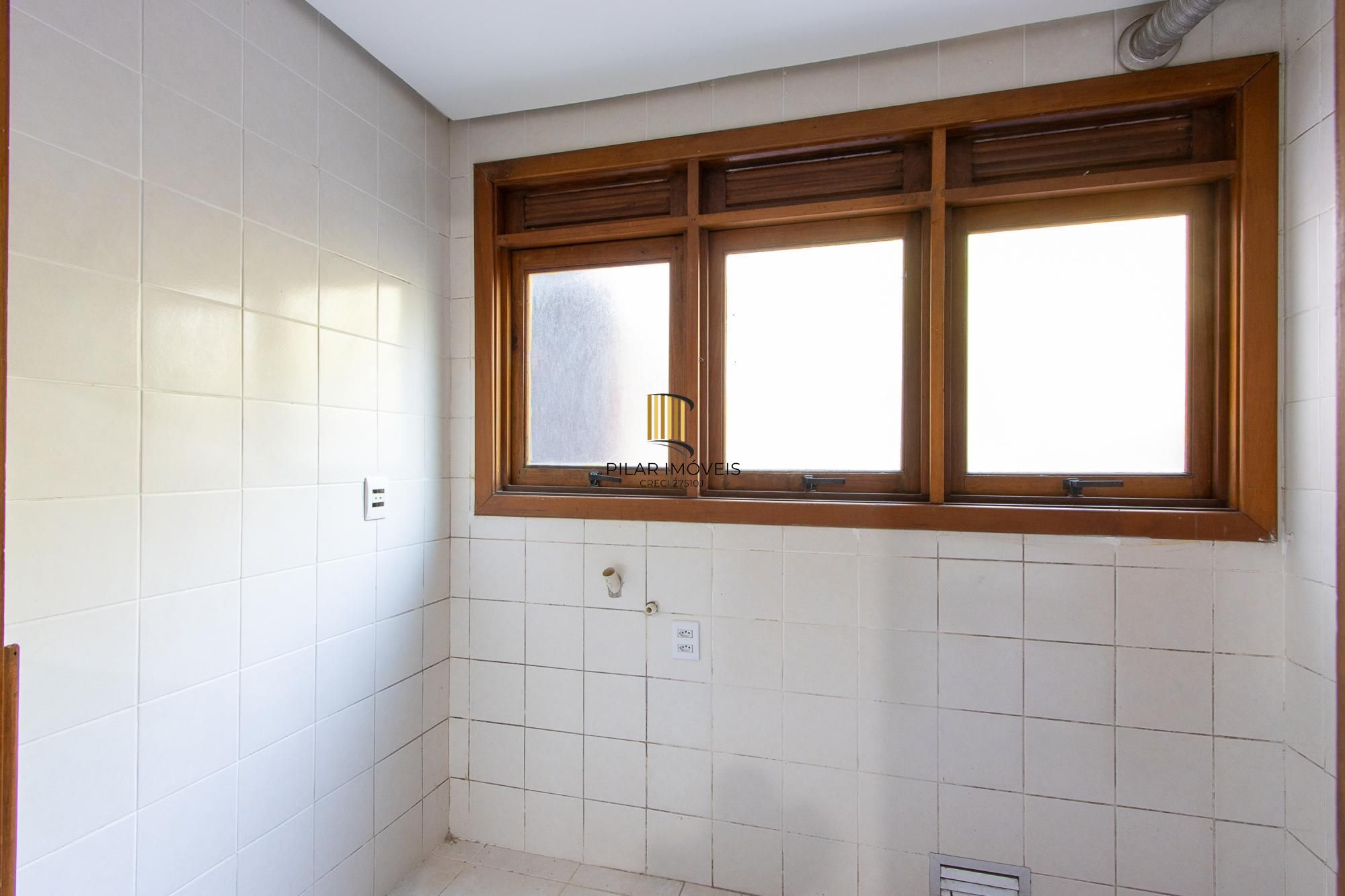 Apartamento bairro Cavalhada com 03 dormitórios, gabinete e 2 vagas 134,35m2 privativos!